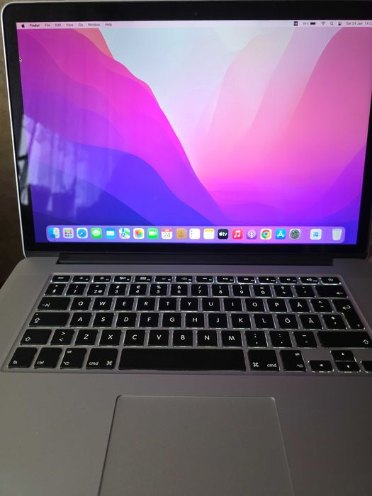 MacBook Pro с Retina дисплей 15-инчов