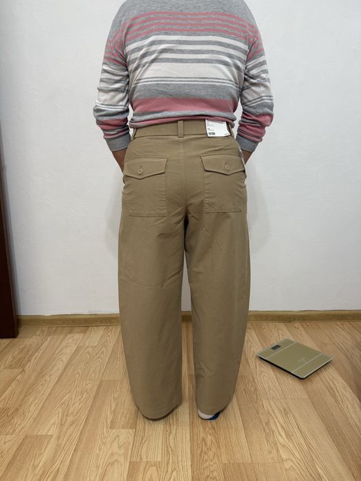 Светлые штаны uniqlo