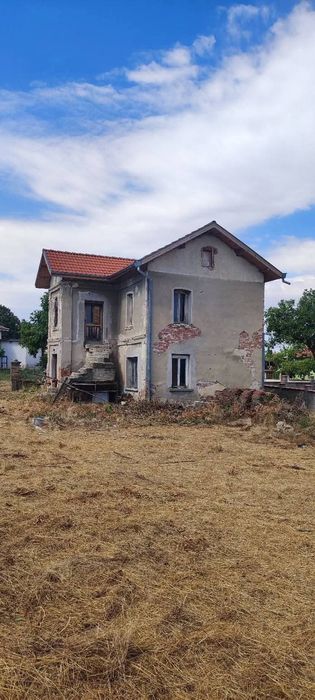 Продавам стара  тухлена къща
