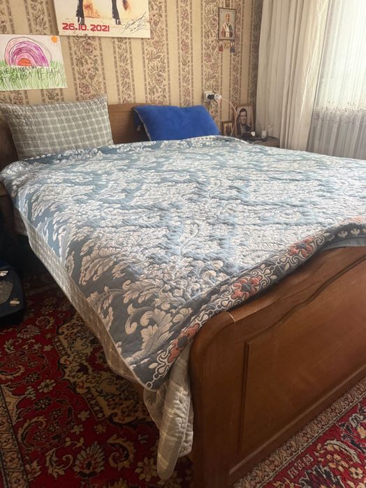 Кровать тумбочки комод