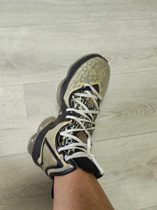 Продам кроссовки Nike оригинал