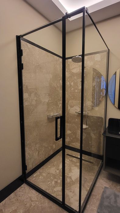 Душевой кабины, стеклянные перегородки!