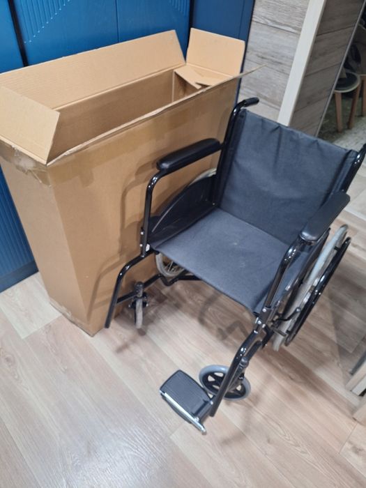 Продам инвалидную коляску.