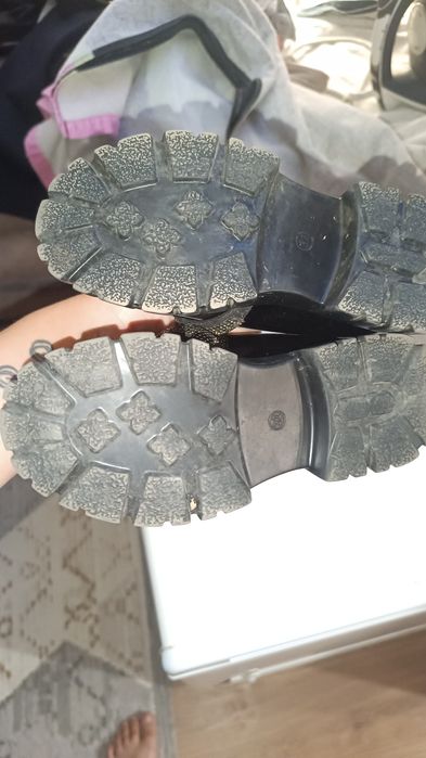 Продам туфли для девочки