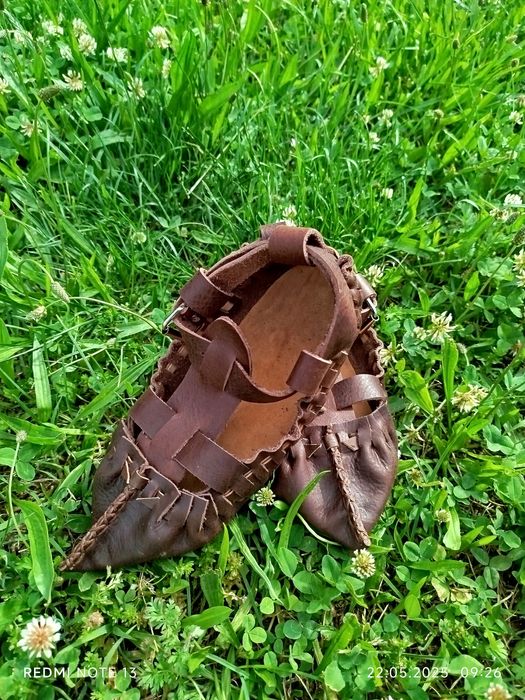 Сувенирни цървули от естествена кожа