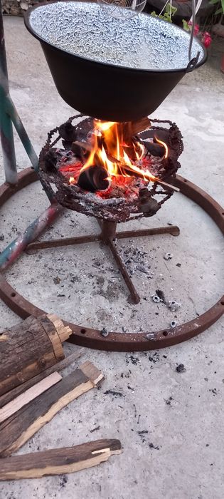 Trepied ceaun grătar