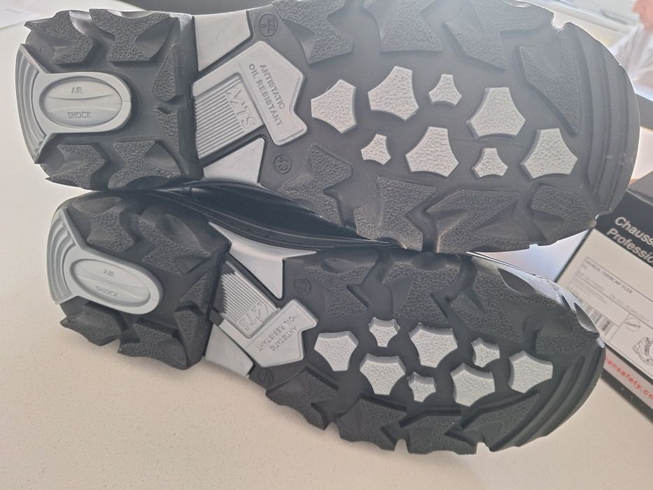 Обувки високи кожени