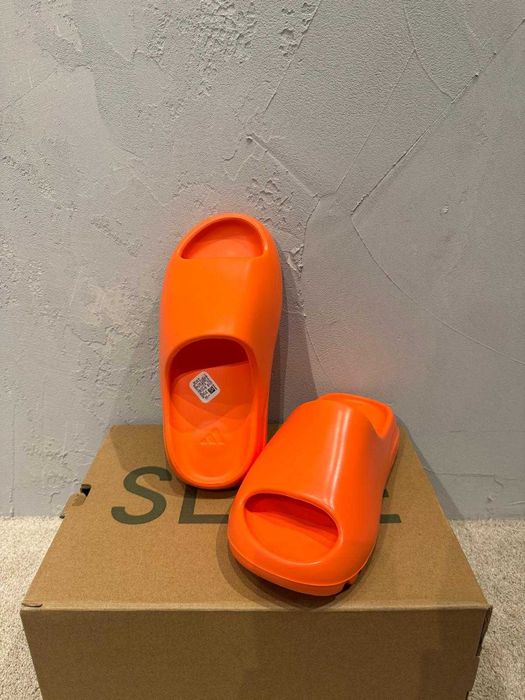 Papuci Adidas YEEZY Slides portocalii marimea 44