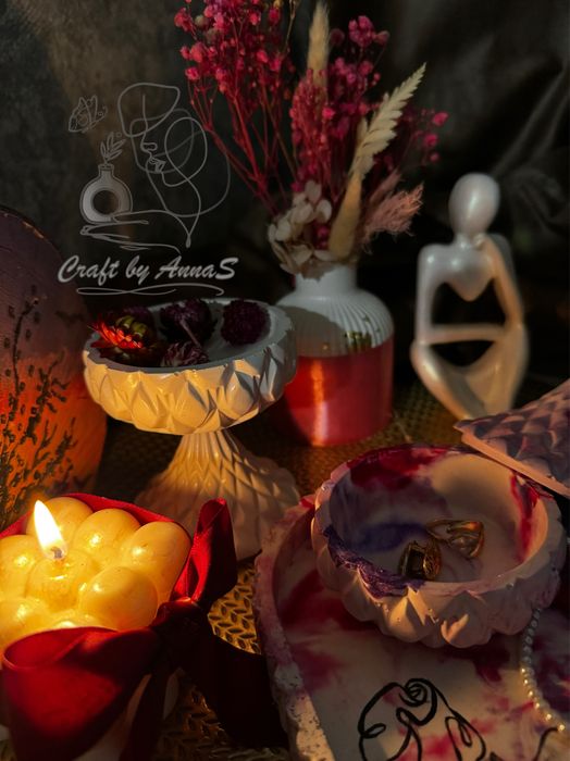 Продам гипсовые изделия и свечи