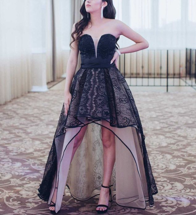 Vand rochii de ocazie