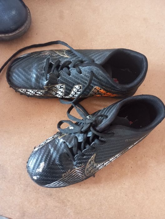 Балалар аяқ киімдері. 1000 теңге