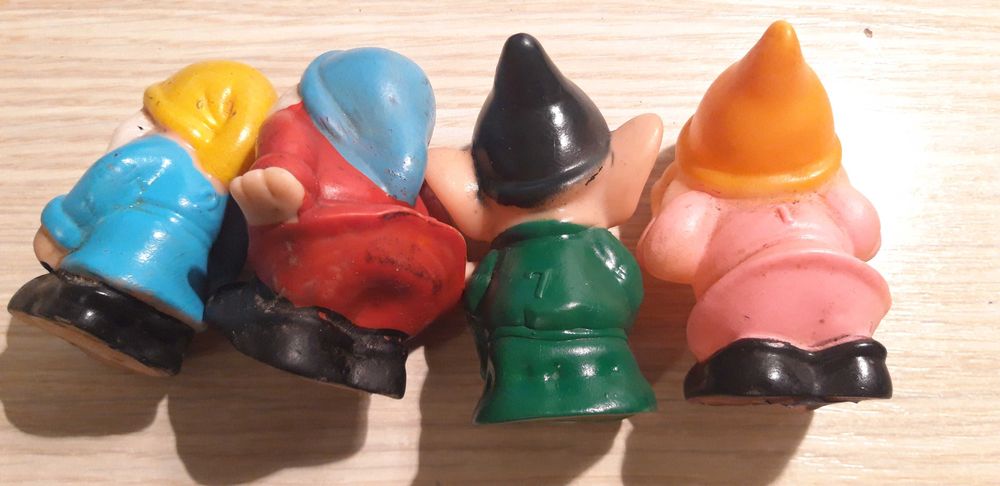 Jucarii Comuniste - 4 Pitici