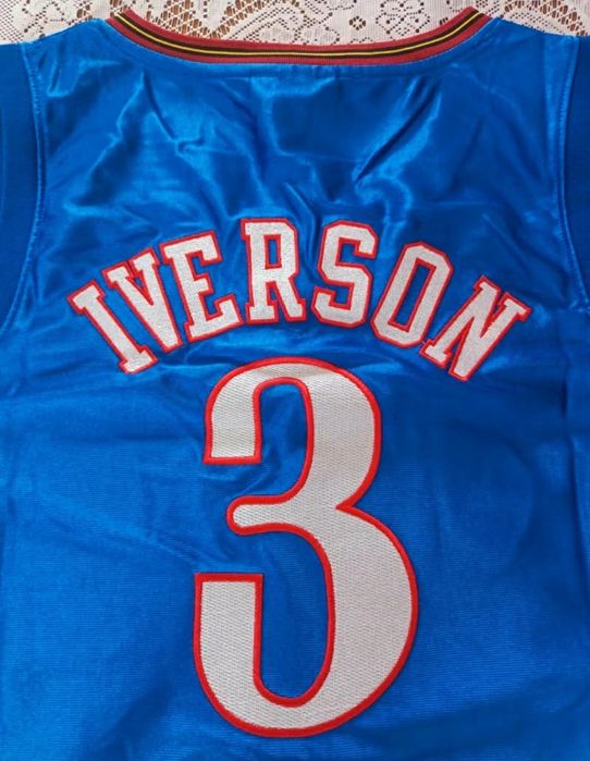 Maiou de baschet cu Allen Iverson XL (disponibil)