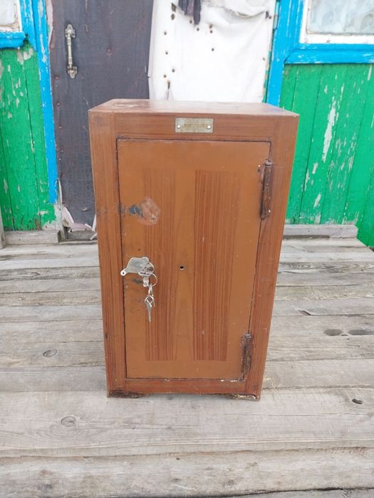 Сейф металлический