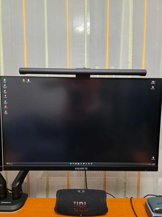 Set 2 monitoare Gigabyte M27Q 27” WQHD 170hz + stand dual StableDesk,