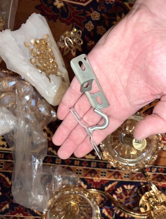 Люстра новая продам