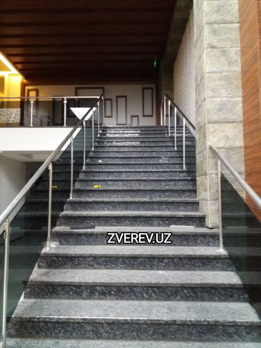 Раздвижные стеклянные конструкции, двери.