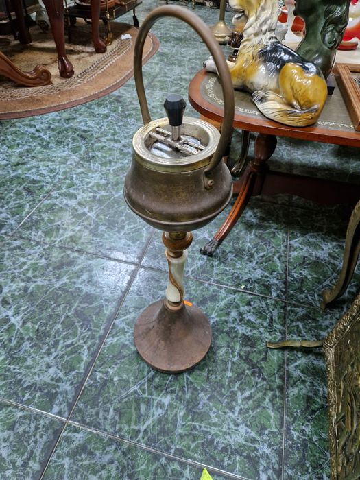 Страхотен антикварен белгийски бронзов подов пепелник