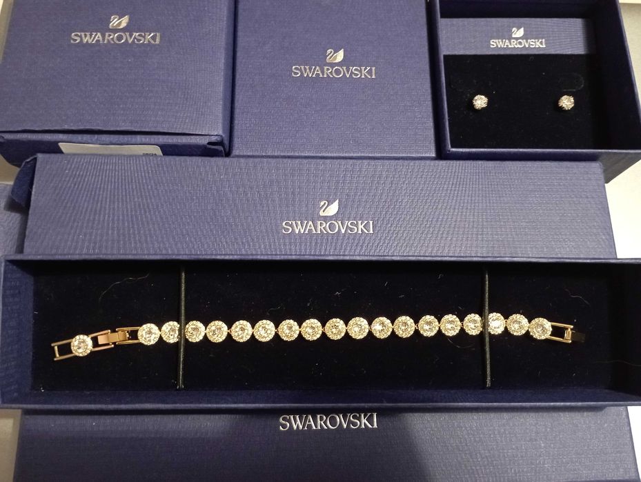 Комплект Swarovski обеци и гривна