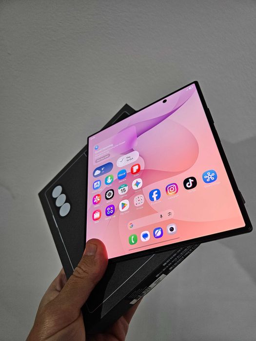 Samsung Galaxy Z Fold 8 ultra 256 gb la cutie.