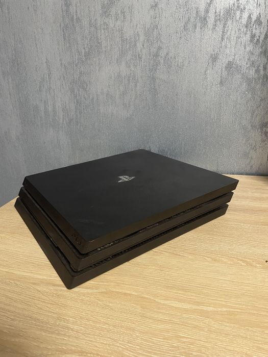 Vand ps4 pro 1T utilizat