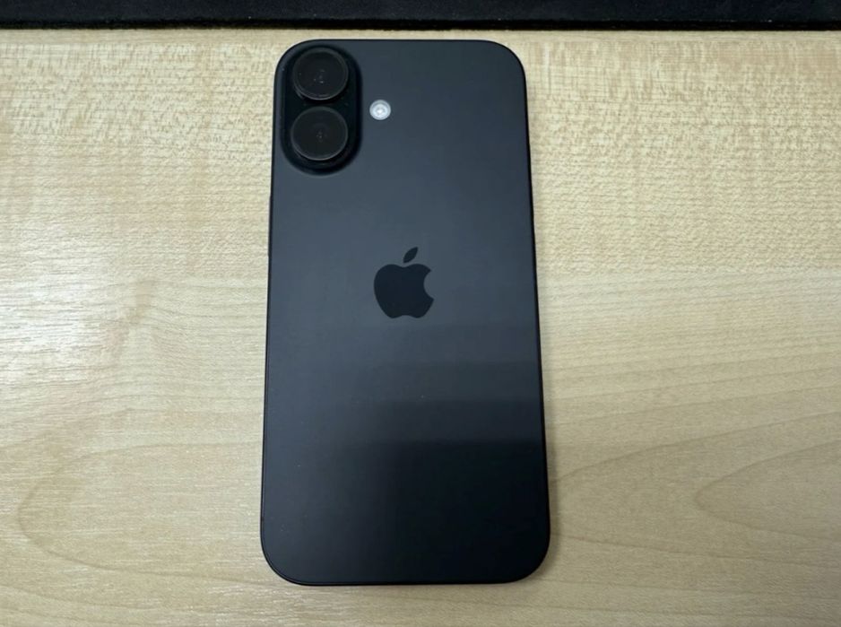 Iphone 16 black на 128Gb.