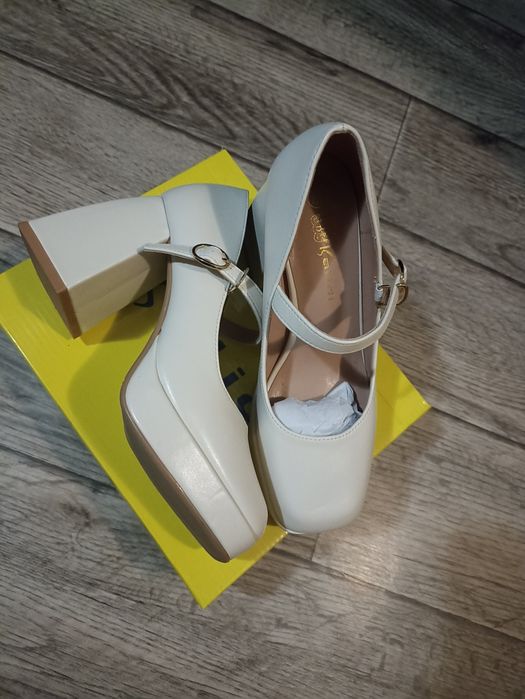 Обувь женская. Новая