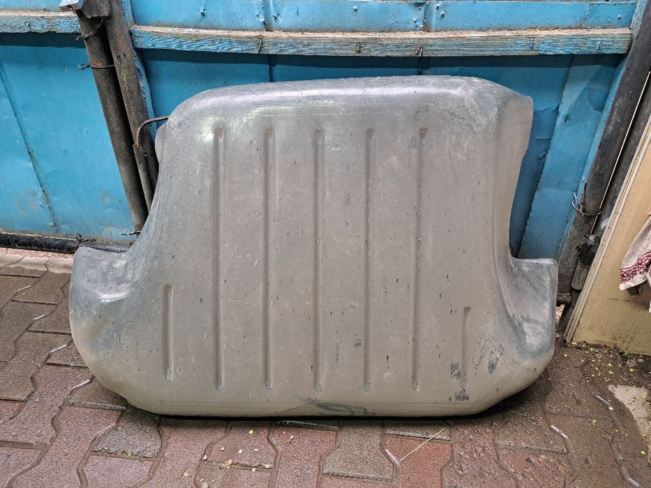 Пластиковый коврик корыта с бортами.