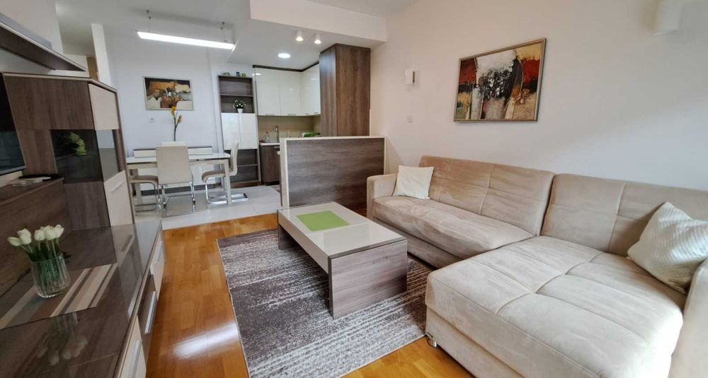 Дава се под наем Двустаен апартамент в Пловдив, Тракия - 62 кв.м за 275 € - Снимка #2