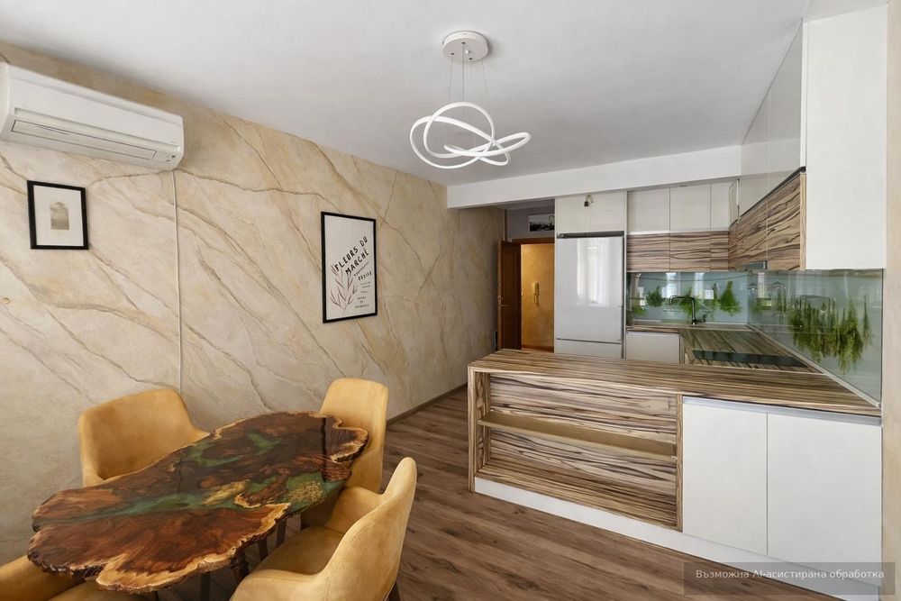 Тристаен апартамент за продажба в Центъра