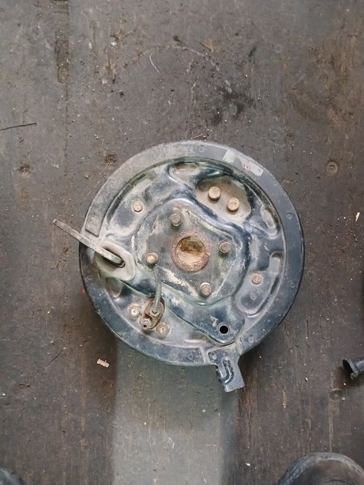 Задняя ступица Мазда 121 в сборе