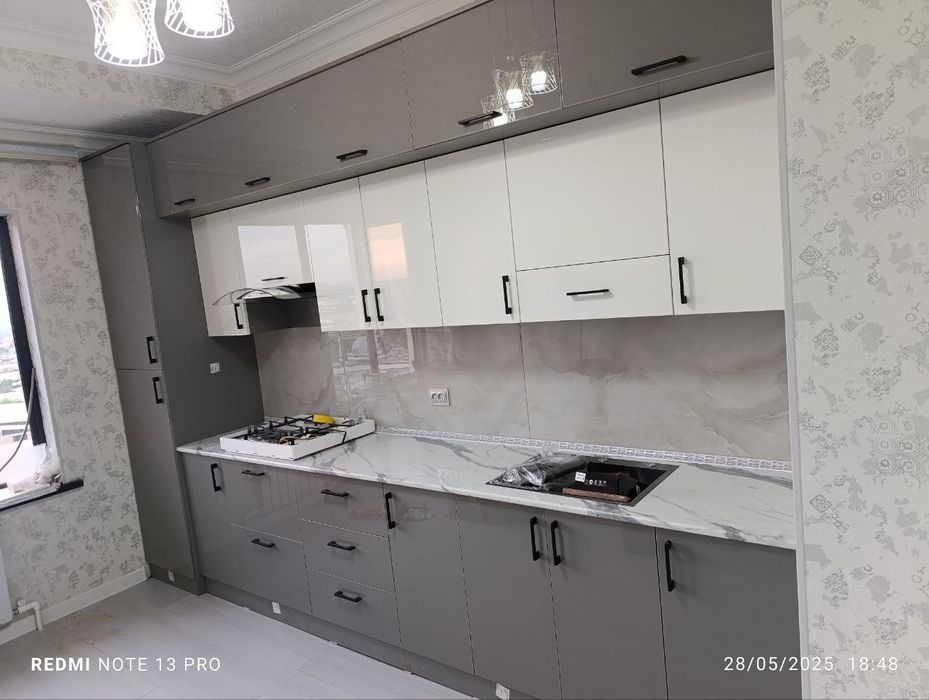 Zakaz mebel siz xoxlagan turdagi va rangdagi oshxona m