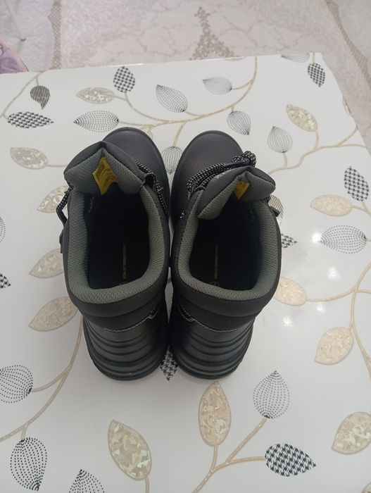 Продам спец.ботинки летние