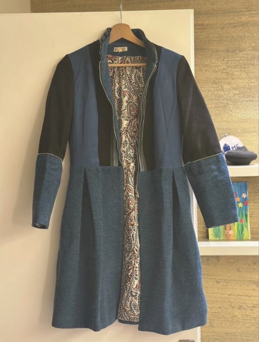 Palton damă albastru, fabricat în România, stare foarte bună