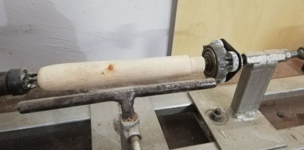 Продам токарный станок по дереву