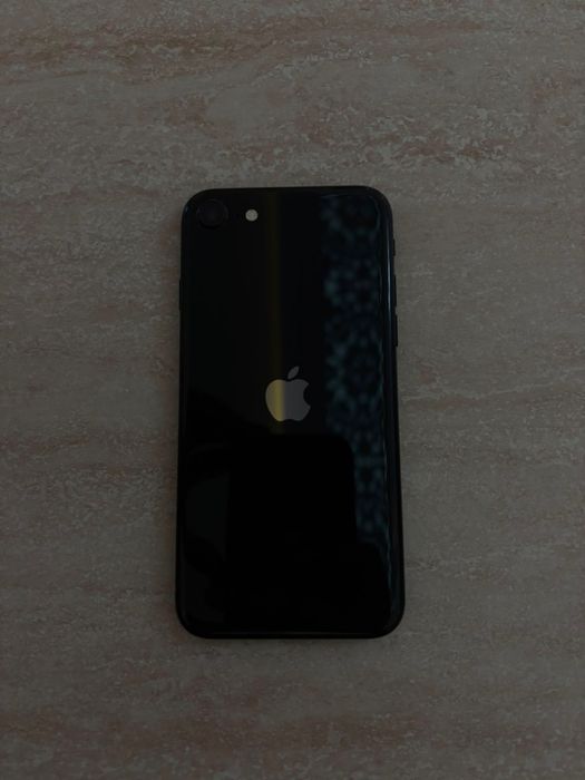 Продам Iphone Se 2020