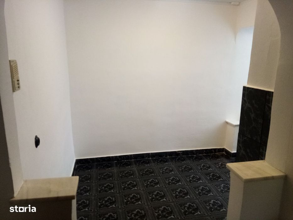 Apartament 4 camere decomandat,Simeria- zonă centrală