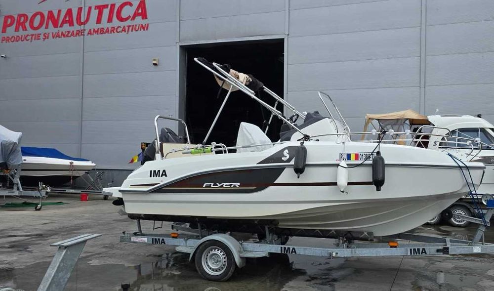 Barca BENETEAU Flyer 5  - Motor SUZUKI 140 CP cu Cabina + PERIDOC