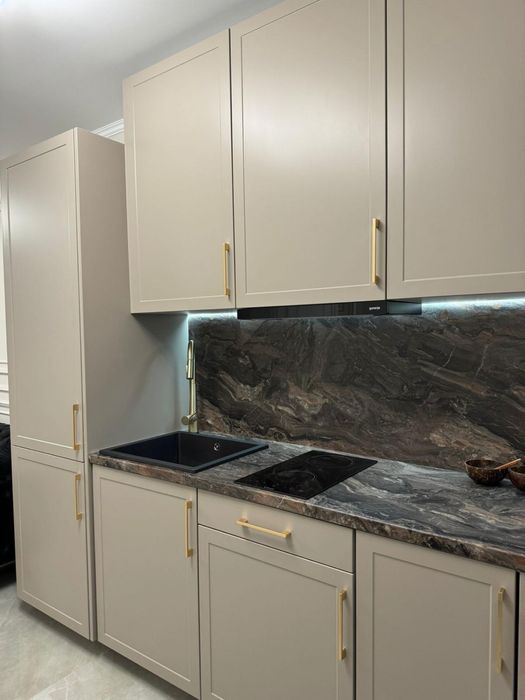 Apartament de vanzare AES 2 camere, gradina 15 mp, loc de parcare