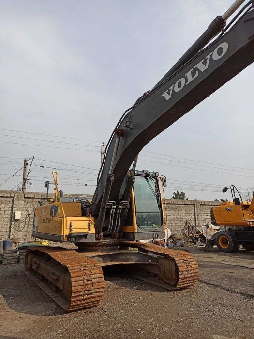 Продам экскаватор VOLVO 210 ec blc