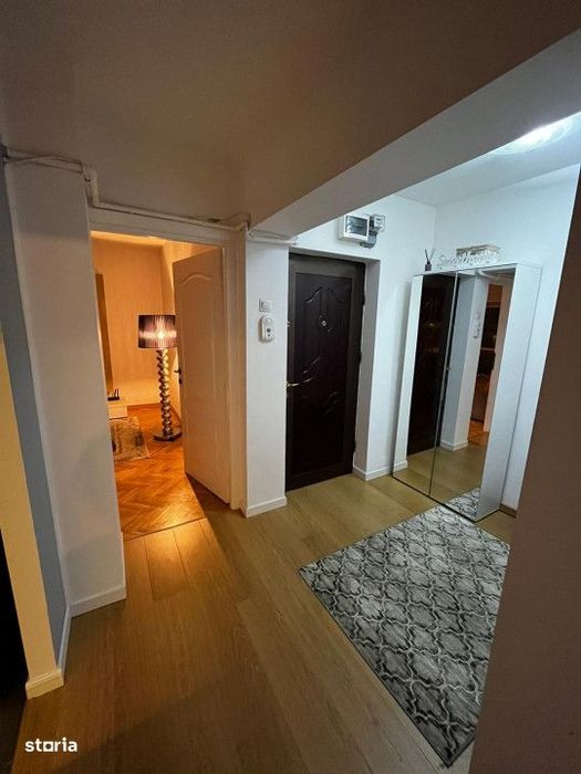 Apartament 3 camere decomandate, 2 bai, etajul 1, zona strazii Bucures