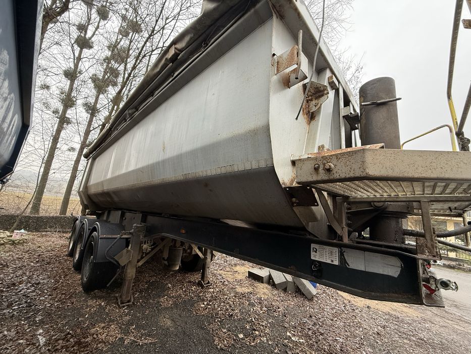 Semiremorci basculabile Carnehl si Fliegl