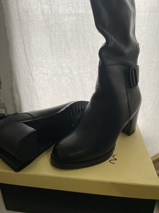 Срочно продам сапоги новые