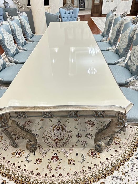 Гостиный гарнитур и стол со стульями