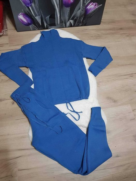 Compleu tricot mărime unică merge S M L
130 lei