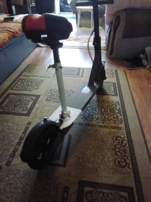 Продам недорого электросамокат