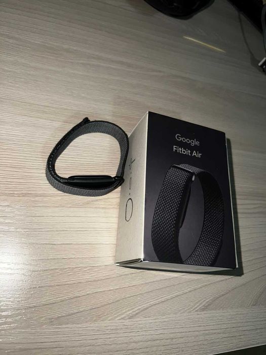 Фитнес браслет Google Fitbit Air