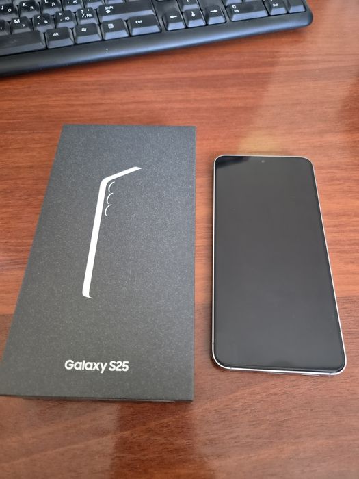 Самсунг S25 12/128