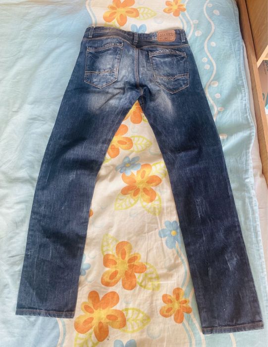 Blugi noi mărimea 48