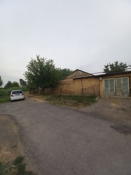 Qibray tumani burota mahallasda Uglavoy 10-sotokli  yer maydoni